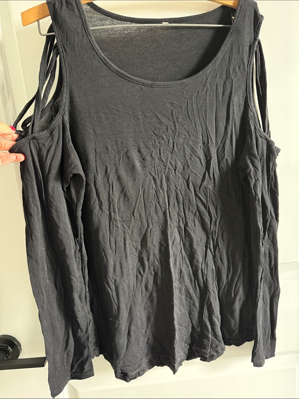 Black Cold-Shoulder, Criss cross detail - Long Sleeve Top - Women - M/L